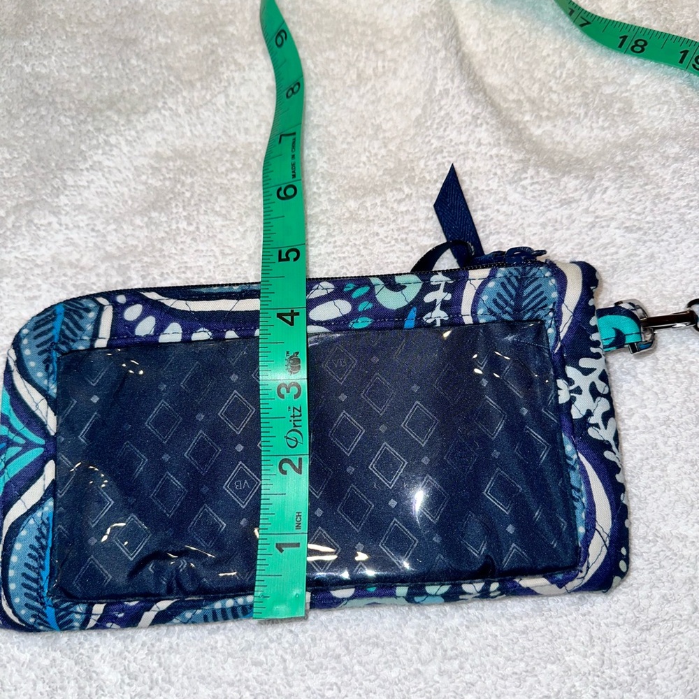Vera Bradley Tech Wristlet Retired Pattern Blue Island Medallion. - Picture 8 of 8